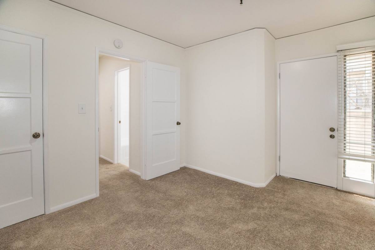 Apartment for rent at 10900 Culver Blvd #5, Culver City, CA 90230