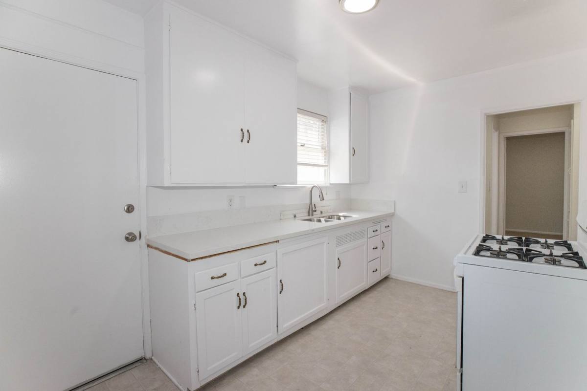 Apartment for rent at 10900 Culver Blvd #5, Culver City, CA 90230