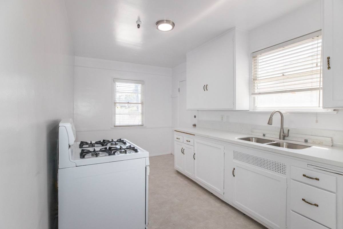 Apartment for rent at 10900 Culver Blvd #5, Culver City, CA 90230
