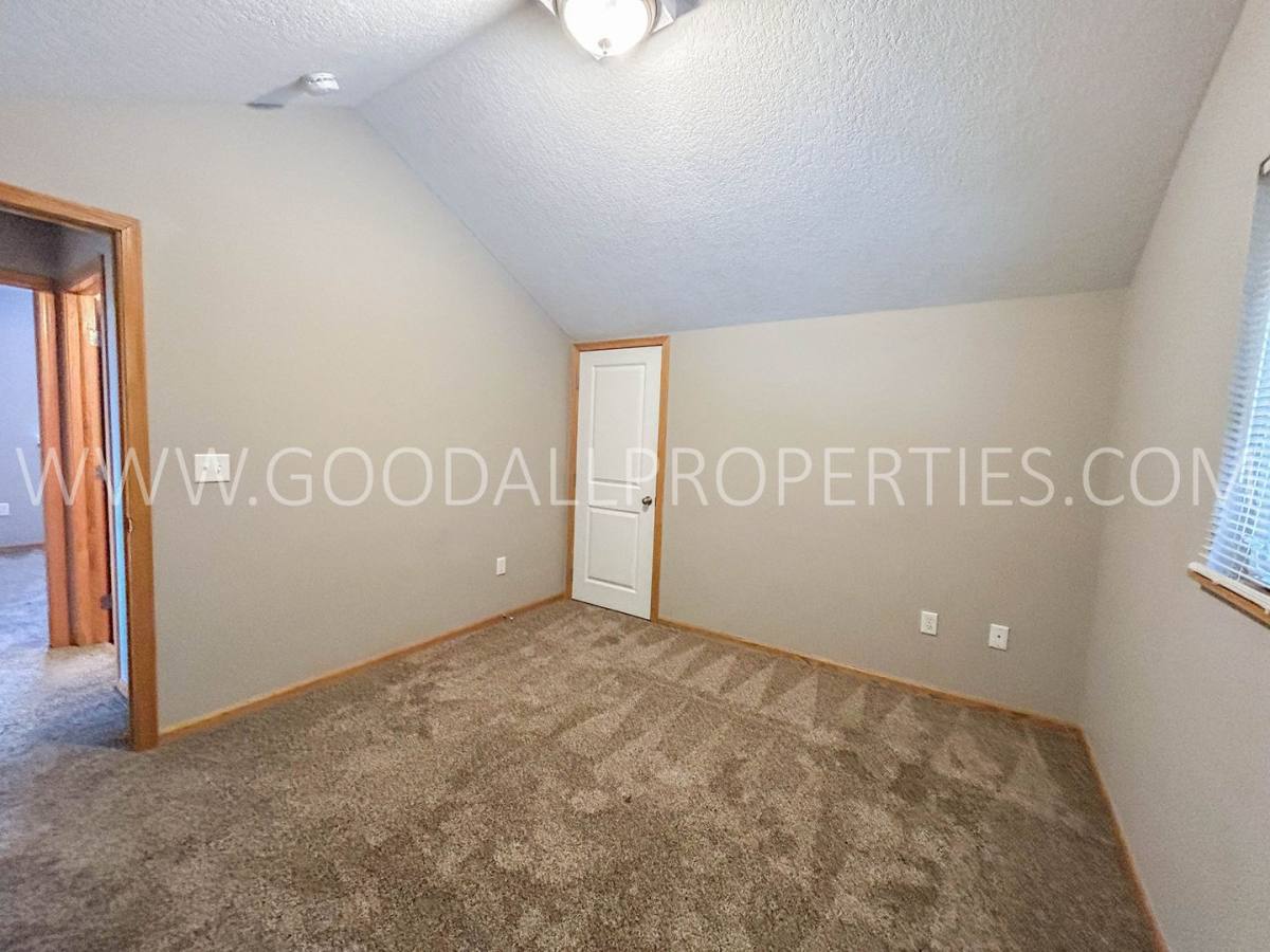 Townhouse for rent at 4308 153rd Place, Urbandale, IA 50323