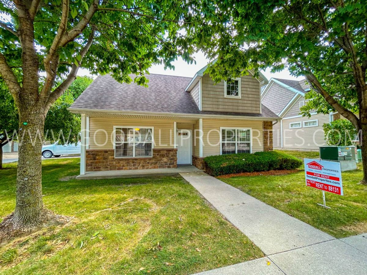 Townhouse for rent at 4308 153rd Place, Urbandale, IA 50323