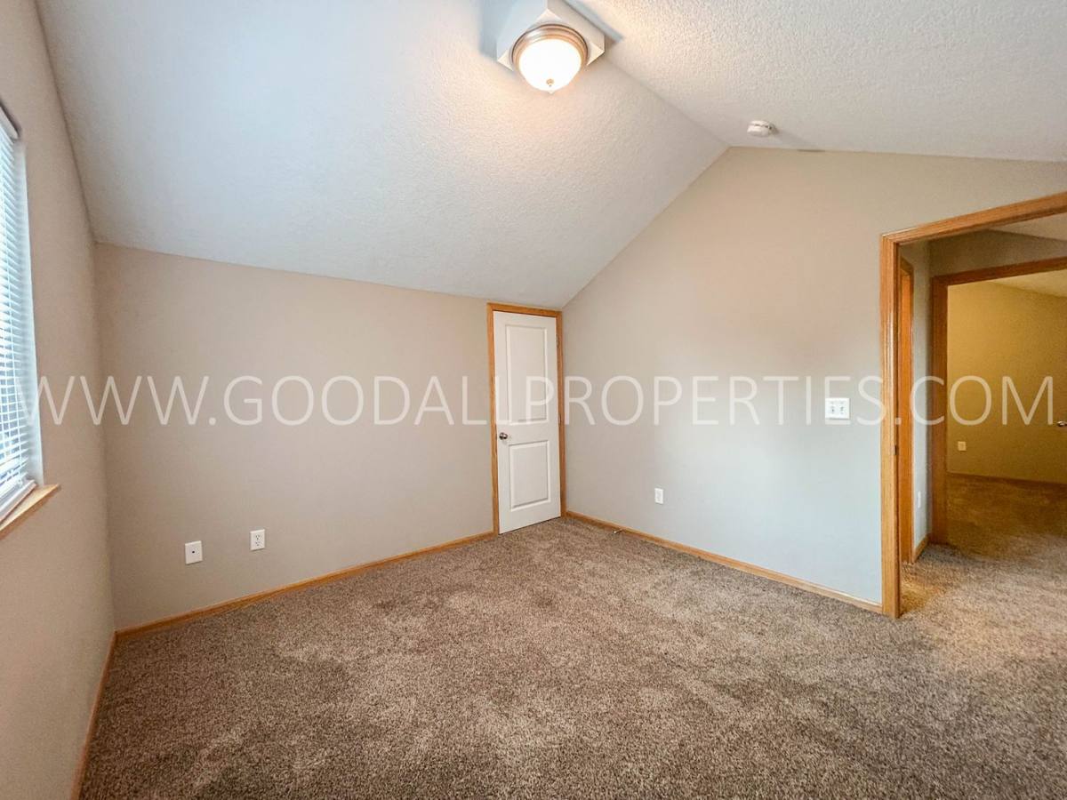 Townhouse for rent at 4308 153rd Place, Urbandale, IA 50323