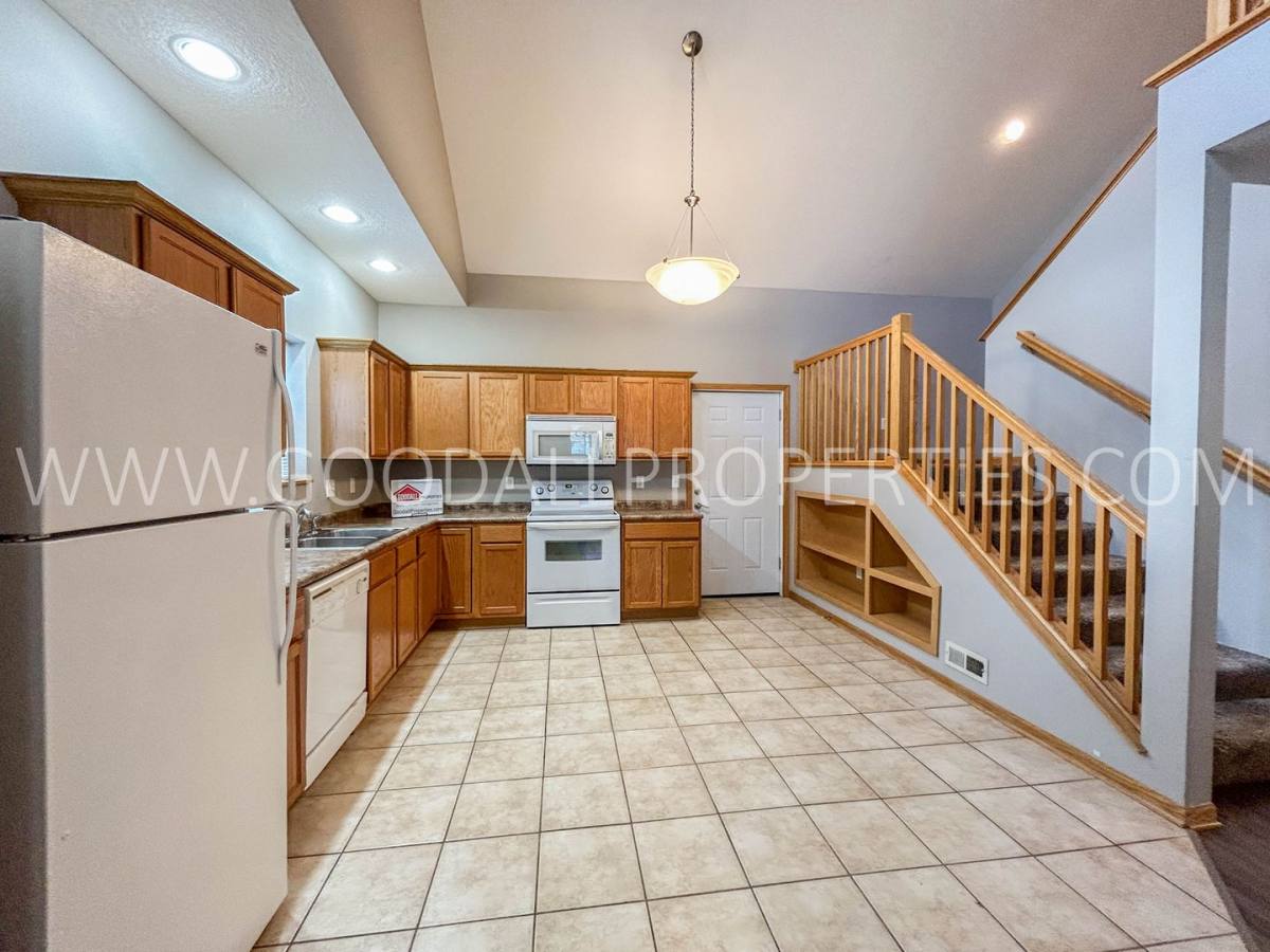 Townhouse for rent at 4308 153rd Place, Urbandale, IA 50323