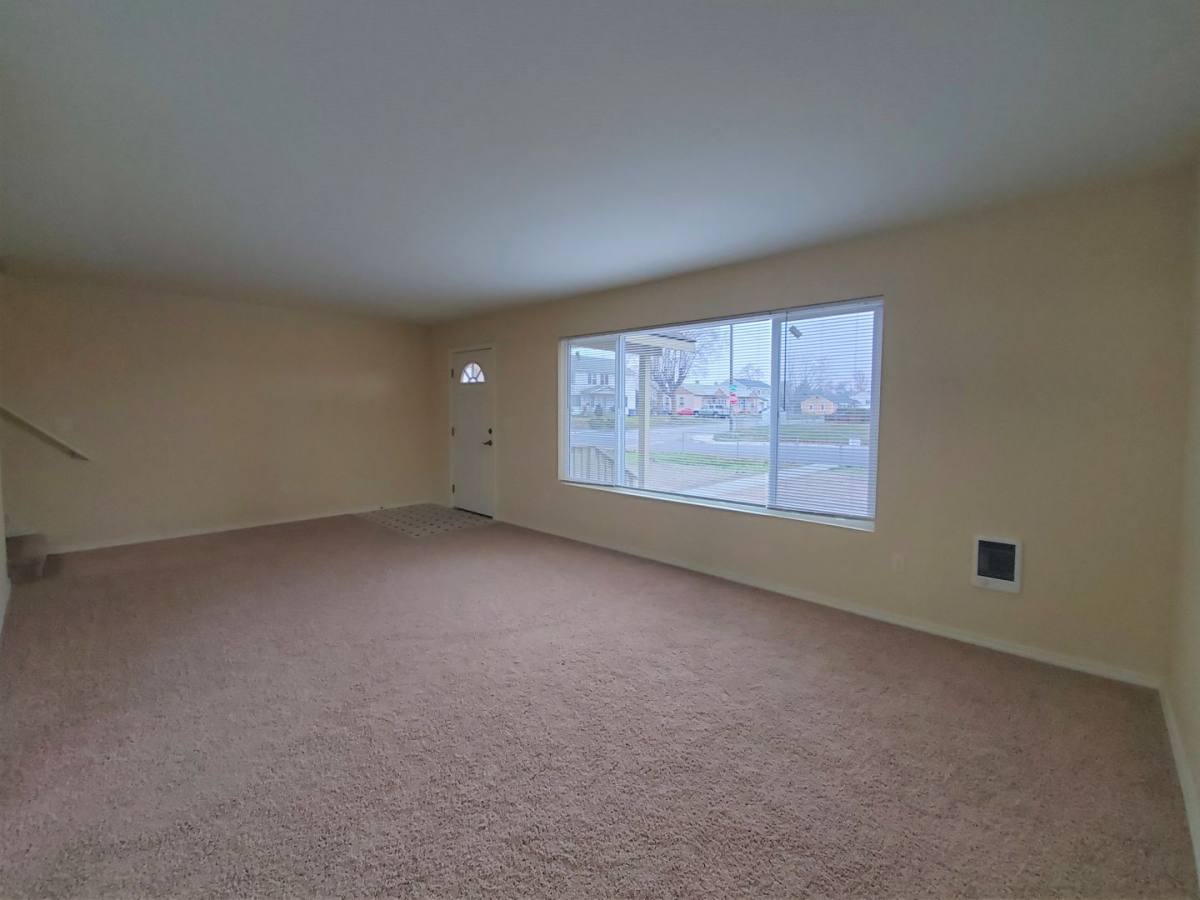 Townhouse for rent at 202 Cullum Ave, Richland, WA 99352