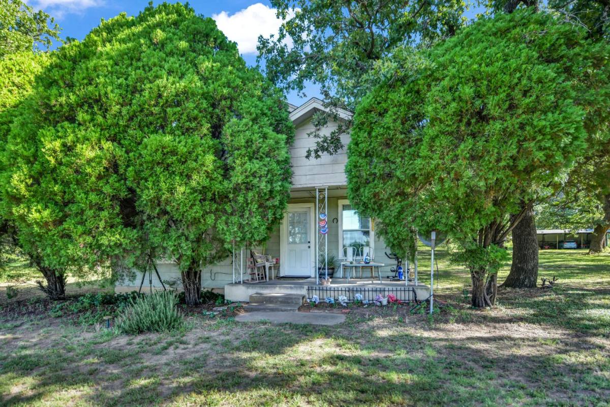 House for rent at 14200 Old Garner Rd, Weatherford, TX 76088