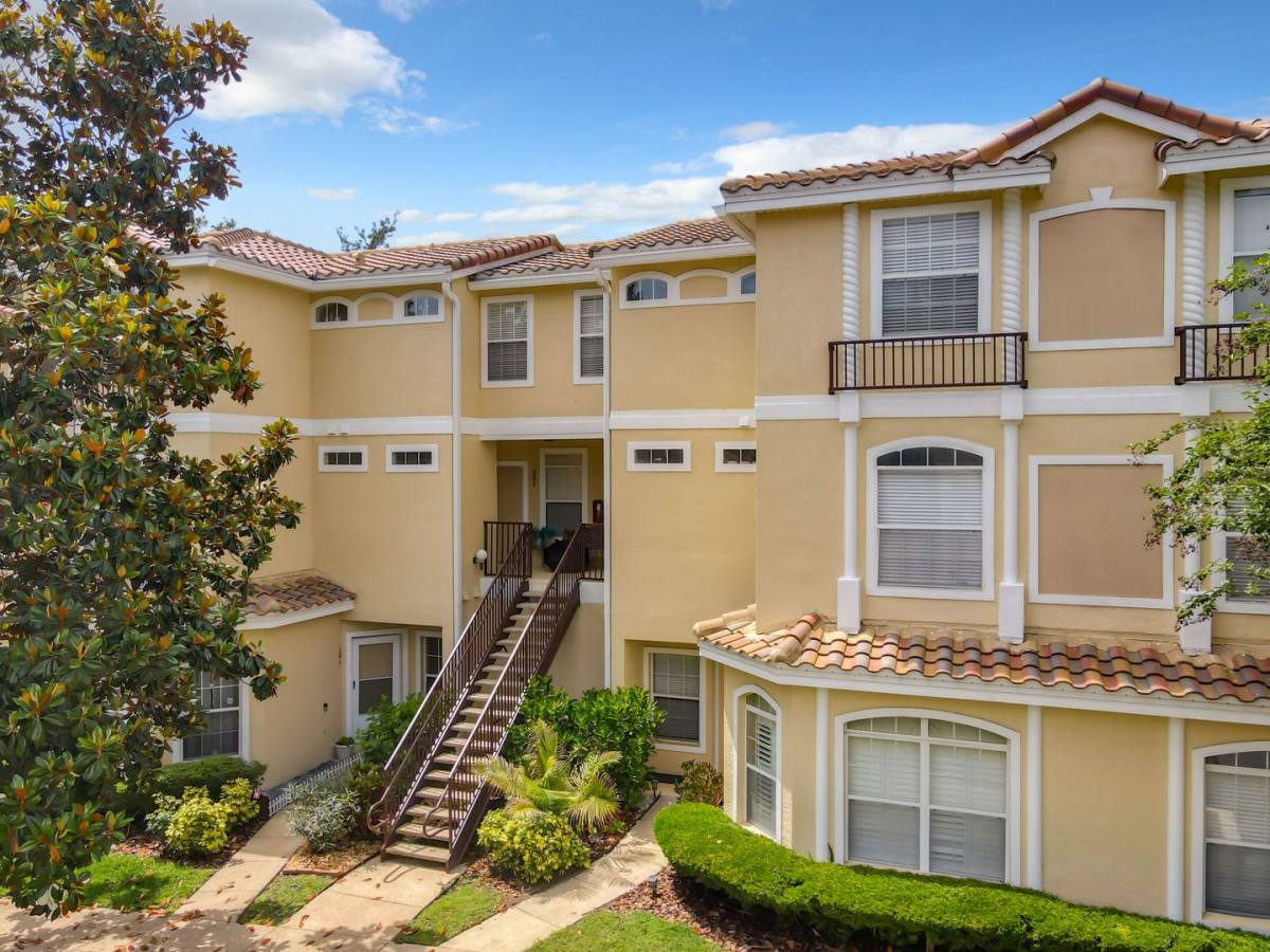 Townhouse for rent at 696 Seabrook Court, Altamonte Springs, FL 32714