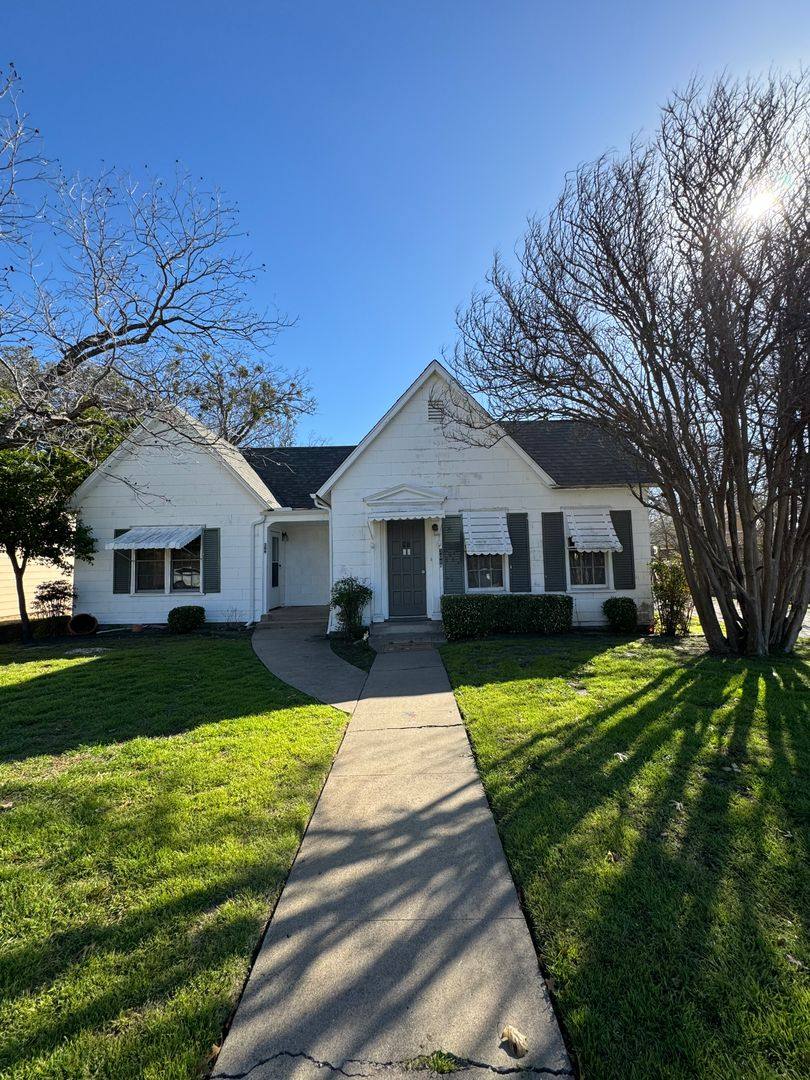 House for rent at 309 S Alamo, Weatherford, TX 76086