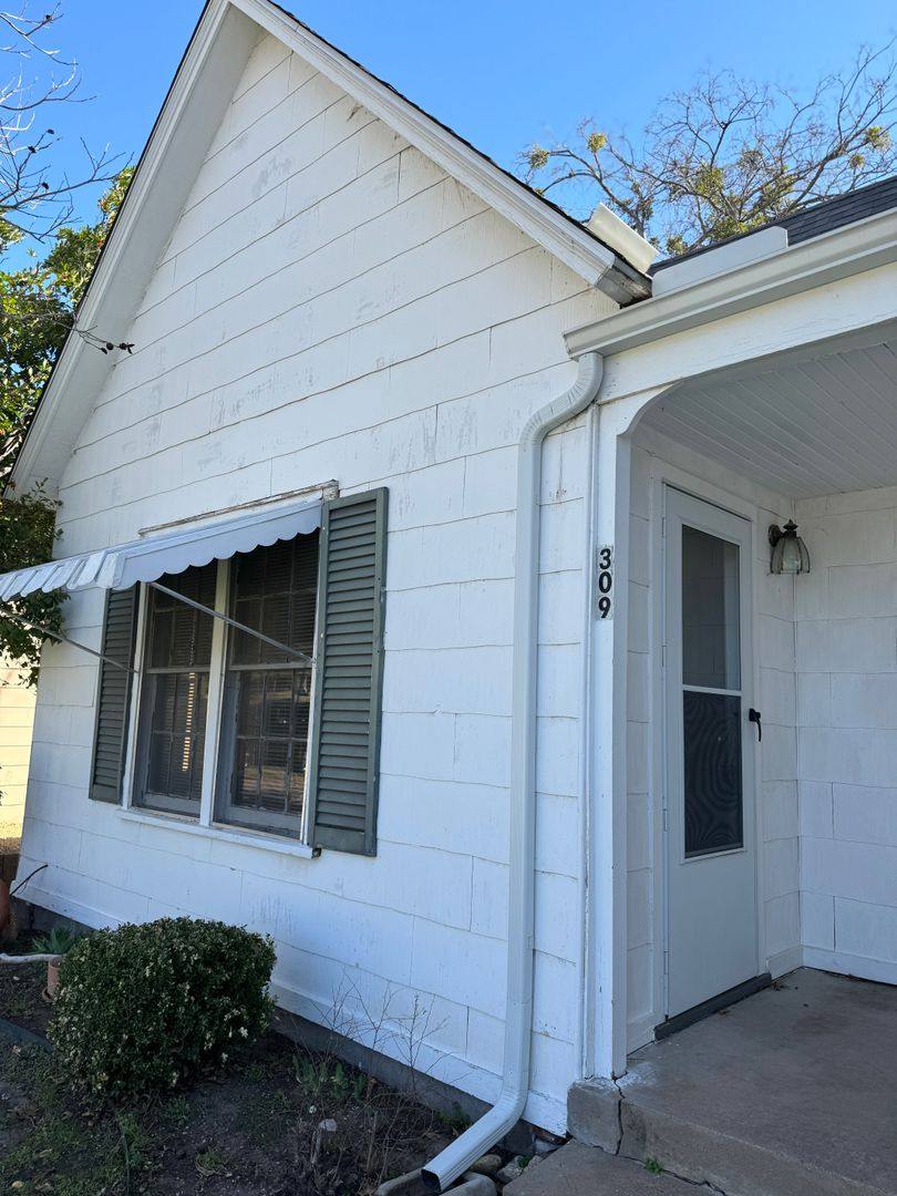 House for rent at 309 S Alamo, Weatherford, TX 76086
