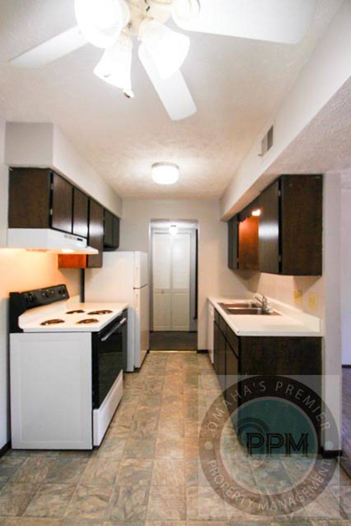 Townhouse for rent at 818 Lincoln Rd, Bellevue, NE 68005