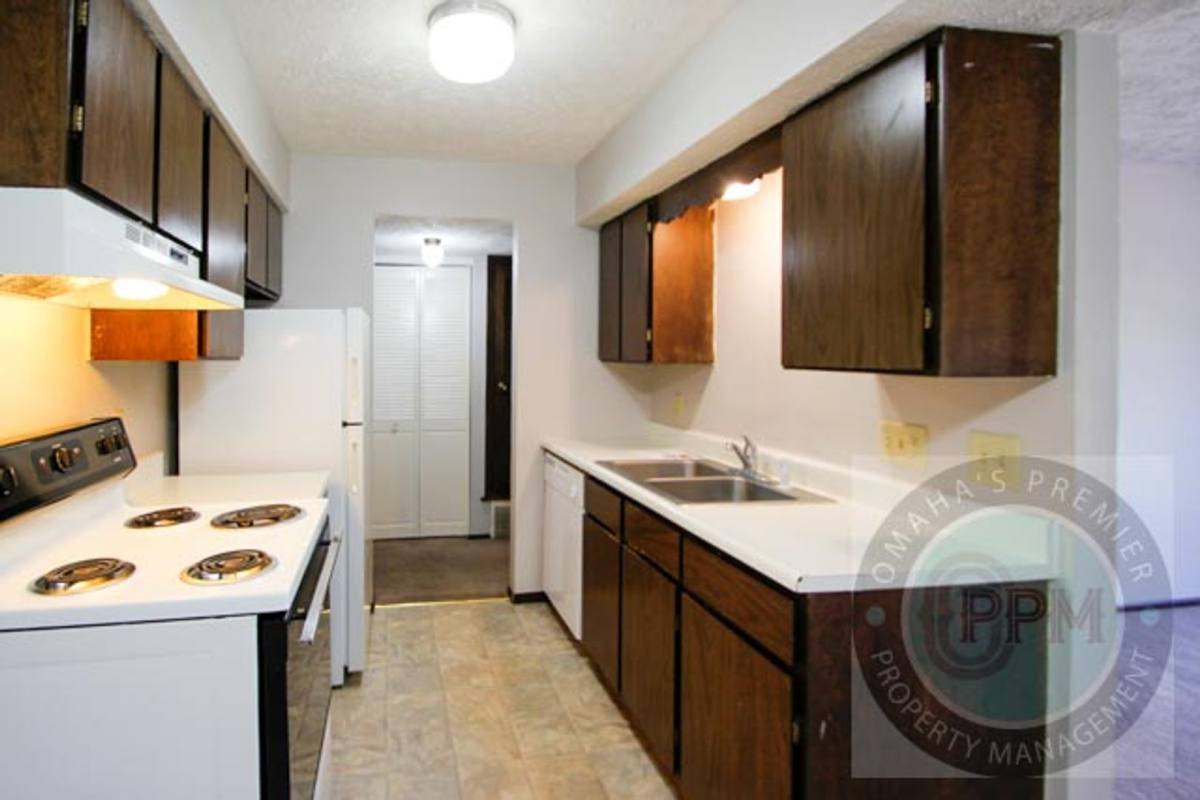 Townhouse for rent at 818 Lincoln Rd, Bellevue, NE 68005