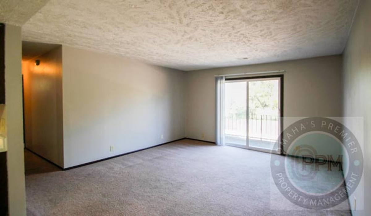 Townhouse for rent at 818 Lincoln Rd, Bellevue, NE 68005