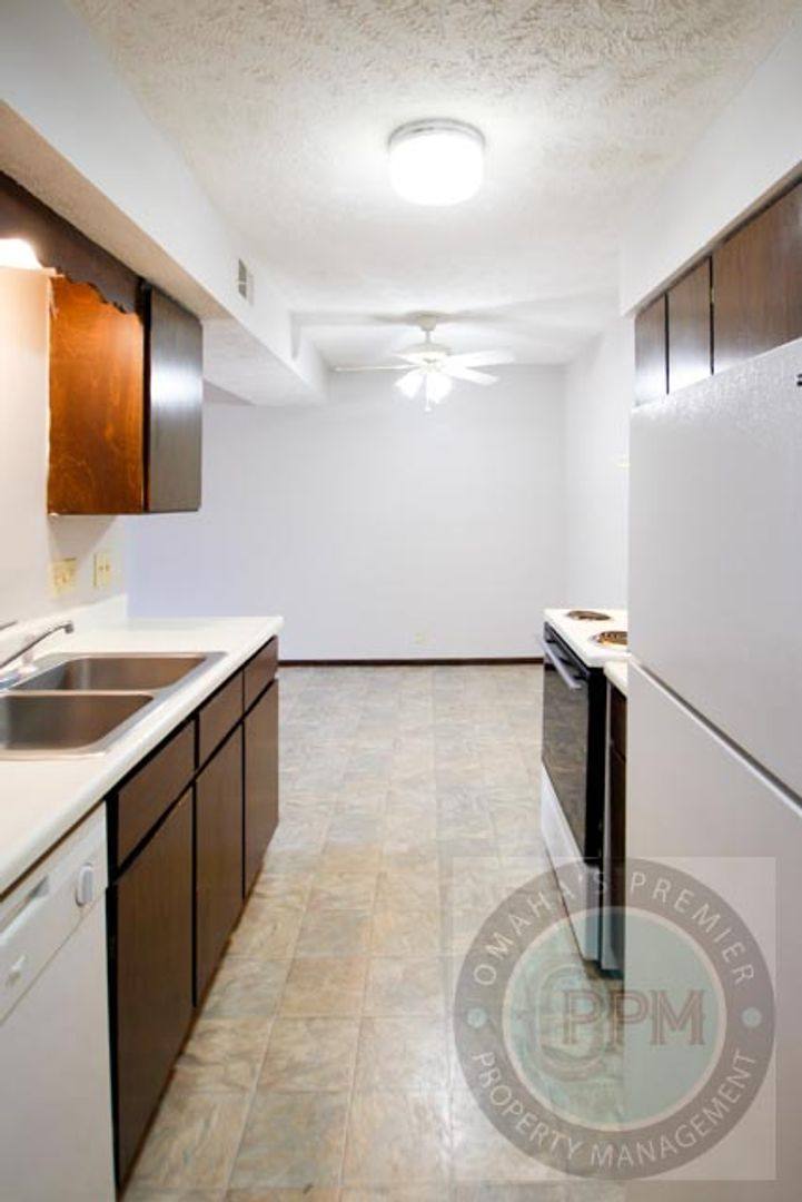 Townhouse for rent at 818 Lincoln Rd, Bellevue, NE 68005