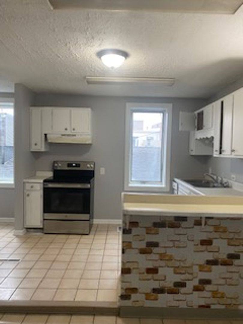Apartment for rent at 117 W Main St, Morris, IL 60450