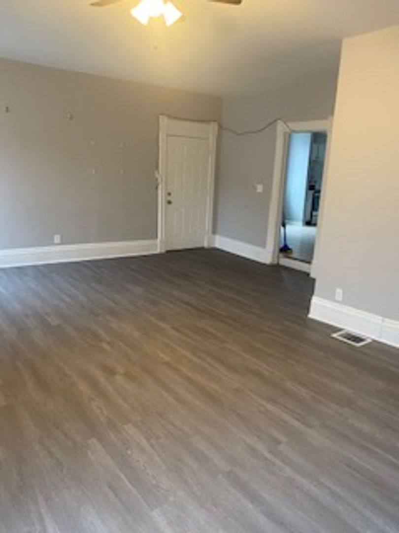 Apartment for rent at 117 W Main St, Morris, IL 60450