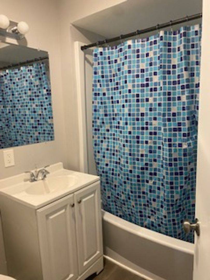 Apartment for rent at 117 W Main St, Morris, IL 60450