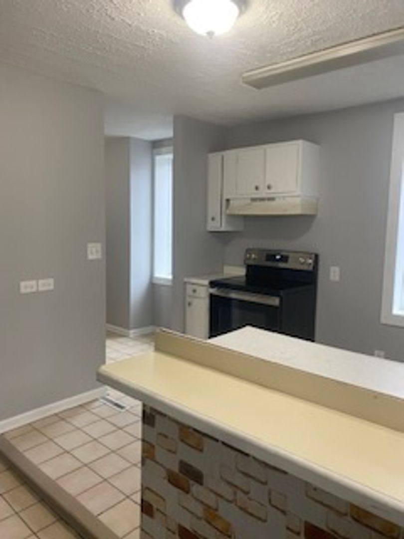 Apartment for rent at 117 W Main St, Morris, IL 60450