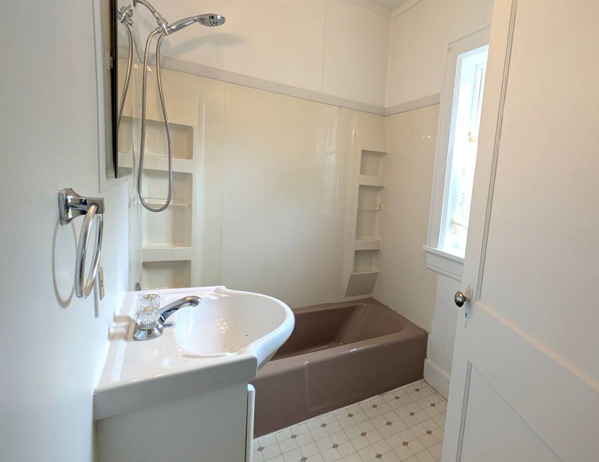 House for rent at 2229 McIlwraith St, Muskegon, MI 49444