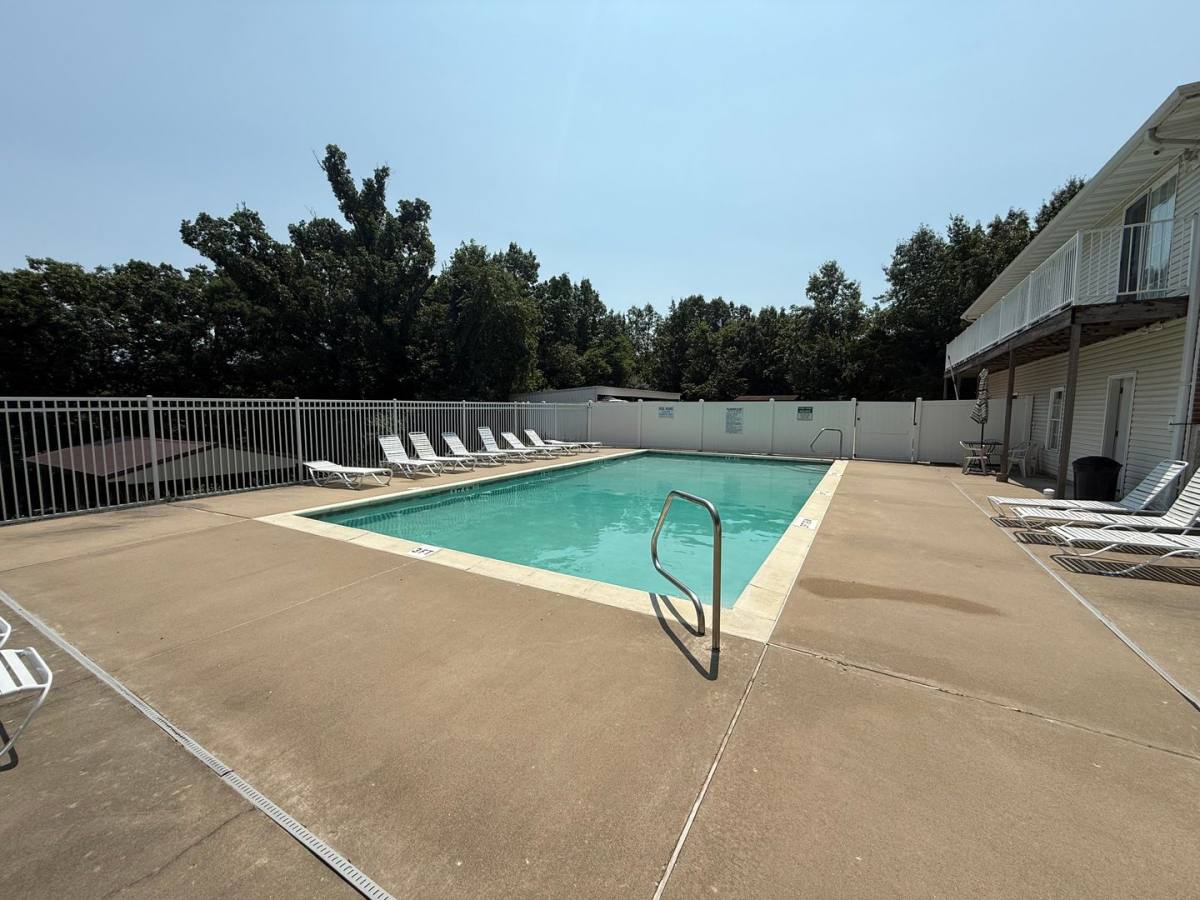Townhouse for rent at 917 SW Blvd, Jefferson City, MO 65109