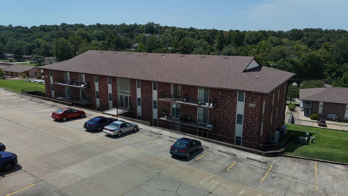 Townhouse for rent at 917 SW Blvd, Jefferson City, MO 65109