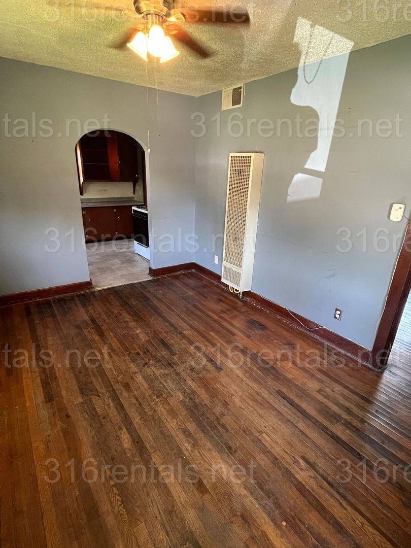House for rent at 112 N Kansas Ave, Newton, KS 67114