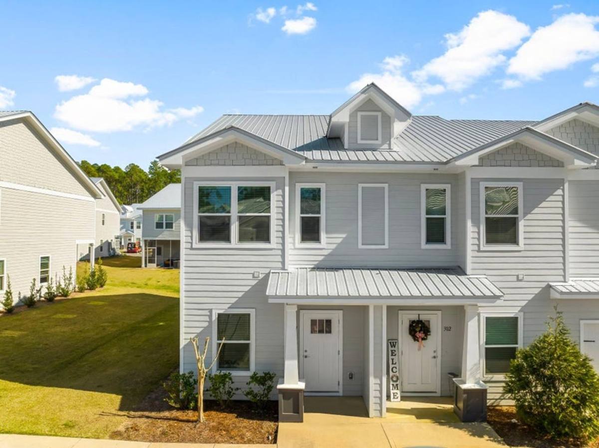 Apartment for rent at 303 N Sand Palm Rd, Freeport, FL 32439