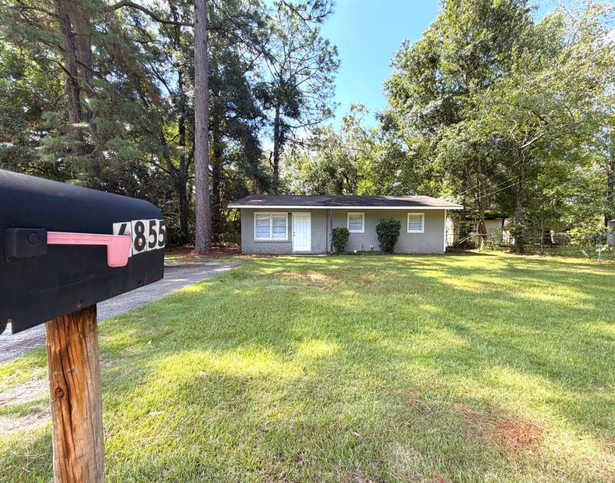 House for rent at 6855 Victor Rd, Mobile, AL 36608