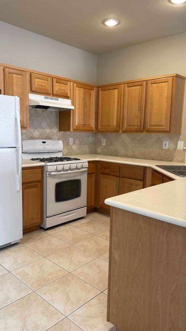 Townhouse for rent at 8764 Traveling Breeze #102, Las Vegas, NV 89178