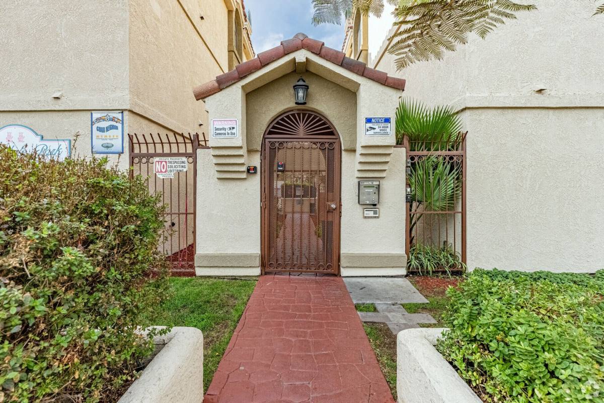 Apartment for rent at 8350 Gardendale St, Paramount, CA 90723