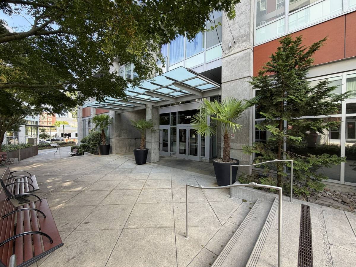 House for rent at 1926 W Burnside St #704, Portland, OR 97209
