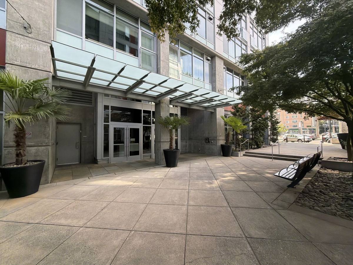 House for rent at 1926 W Burnside St #704, Portland, OR 97209