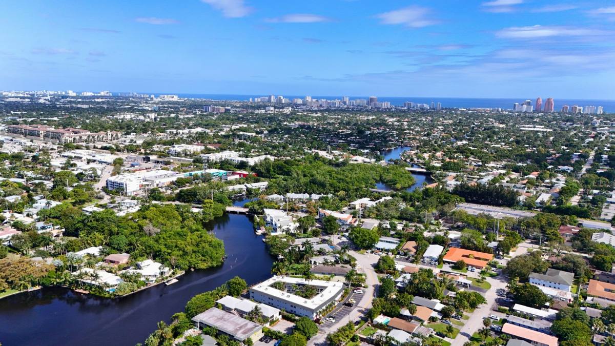 Apartment for rent at 901 NE 18th Court, Fort Lauderdale, FL 33305