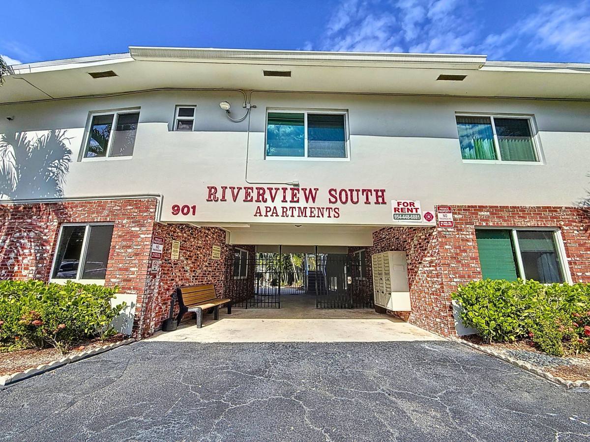 Apartment for rent at 901 NE 18th Court, Fort Lauderdale, FL 33305