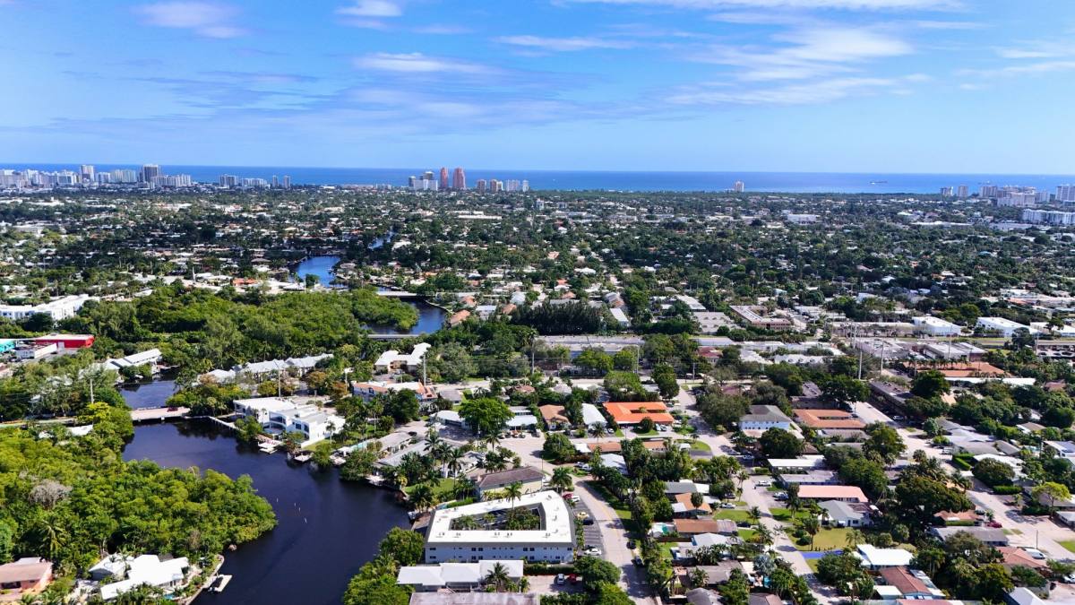 Apartment for rent at 901 NE 18th Court, Fort Lauderdale, FL 33305