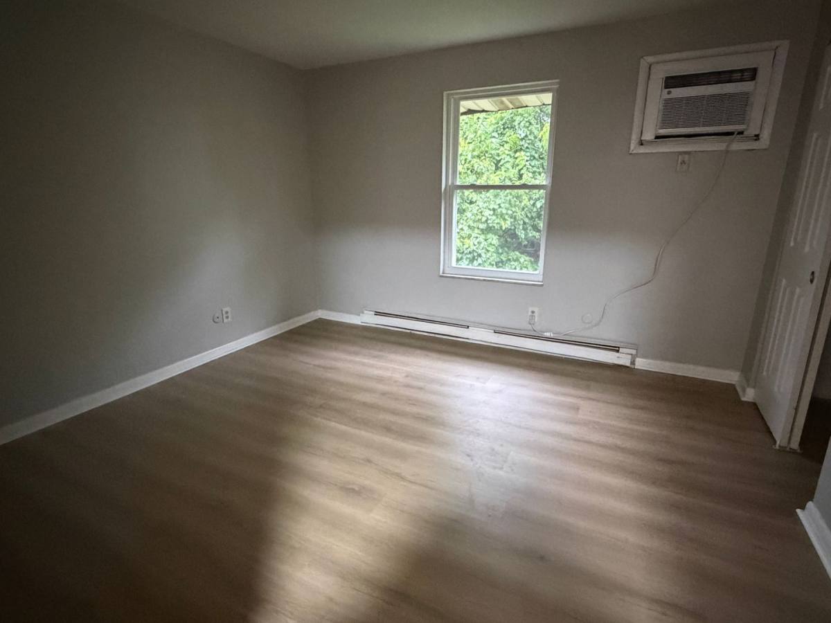 Apartment for rent at 607 S Linden Ave, Miamisburg, OH 45342