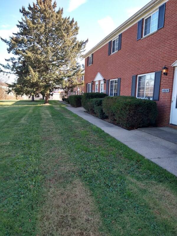 Townhouse for rent at 4640 Applegrove NW, North Canton, OH 44720