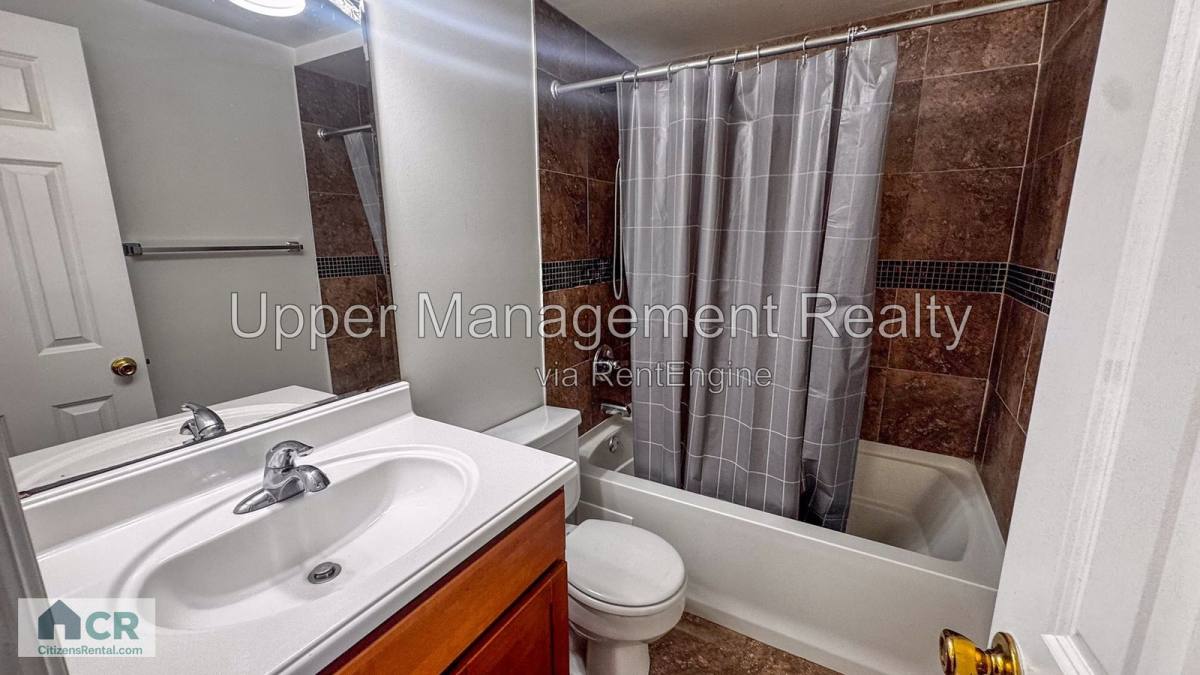 Apartment for rent at 1601 Broadway St, New Orleans, LA 70118