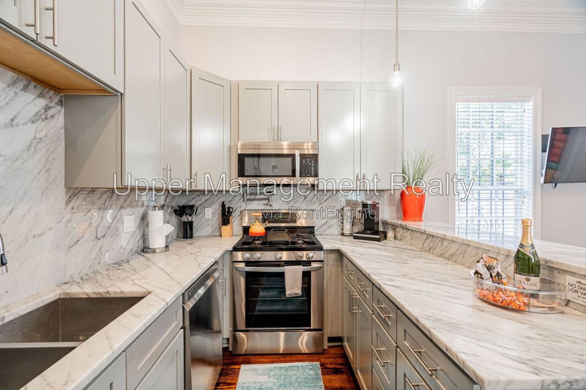 Apartment for rent at 1201 Baronne St #5, New Orleans, LA 70113