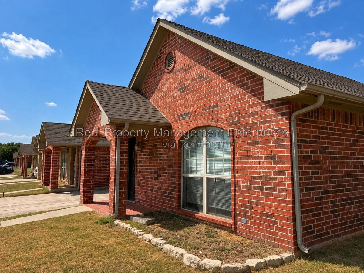 Apartment for rent at 4713 Castle Bay Cove, Oklahoma City, OK 73115