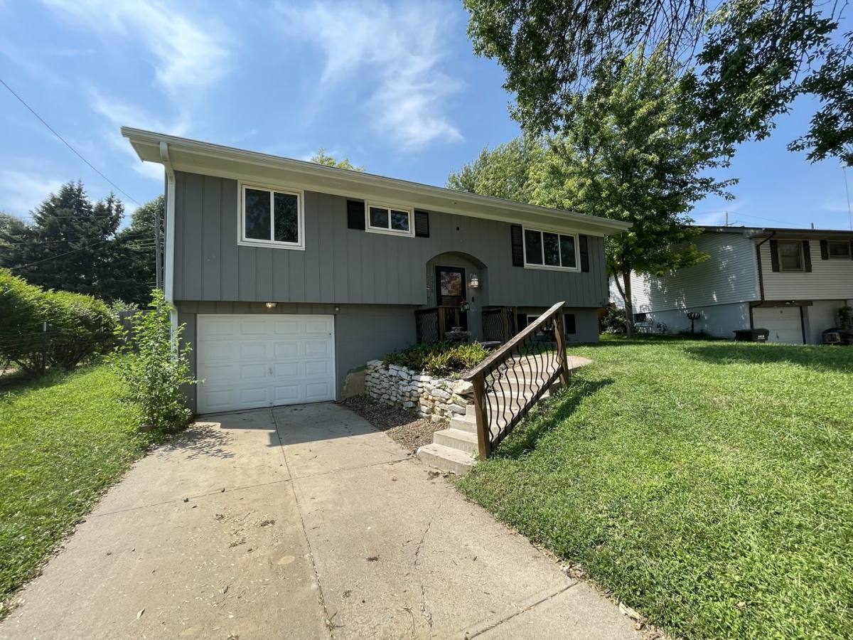 House for rent at 7508 Elm Dr, La Vista, NE 68128