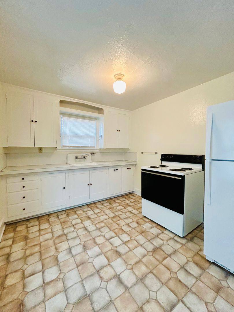 Apartment for rent at 1904 3rd St, La Grande, OR 97850