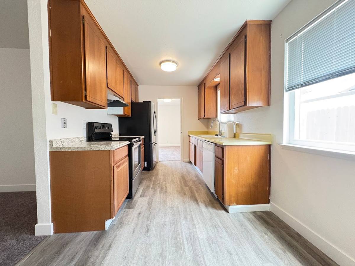 House for rent at 900 Wendy Hope Dr, Galt, CA 95632