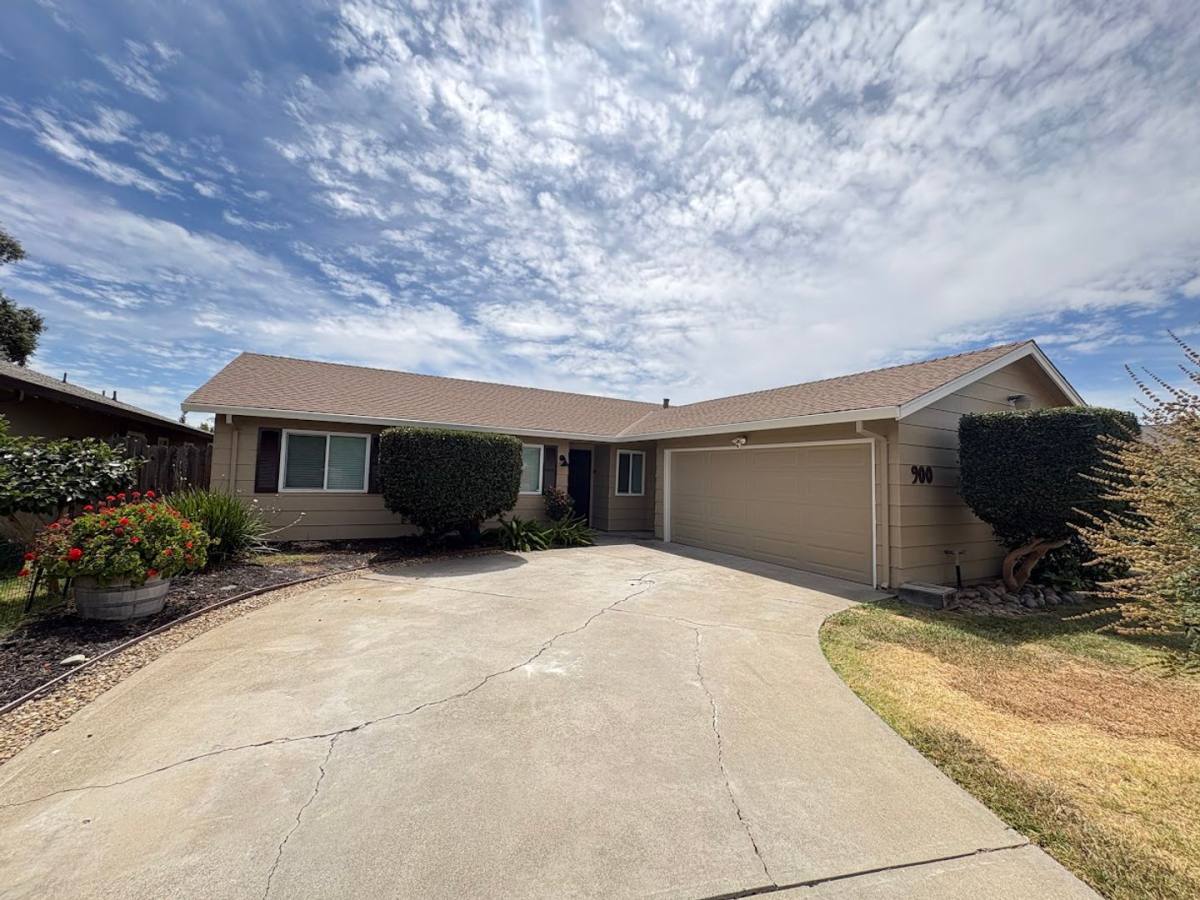 House for rent at 900 Wendy Hope Dr, Galt, CA 95632
