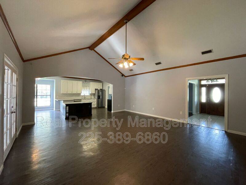 House for rent at 25491 Plantation Ave, Denham Springs, LA 70726