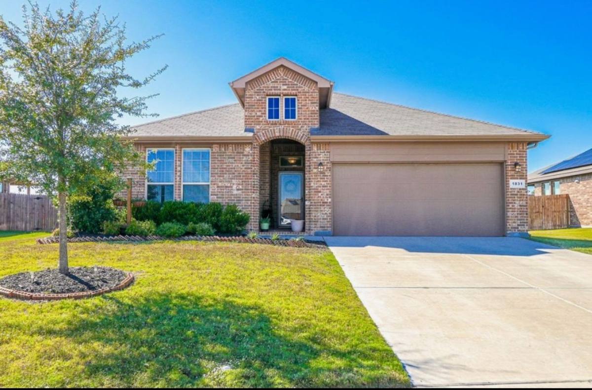 House for rent at 1831 Creekwood Dr, Cleburne, TX 76033