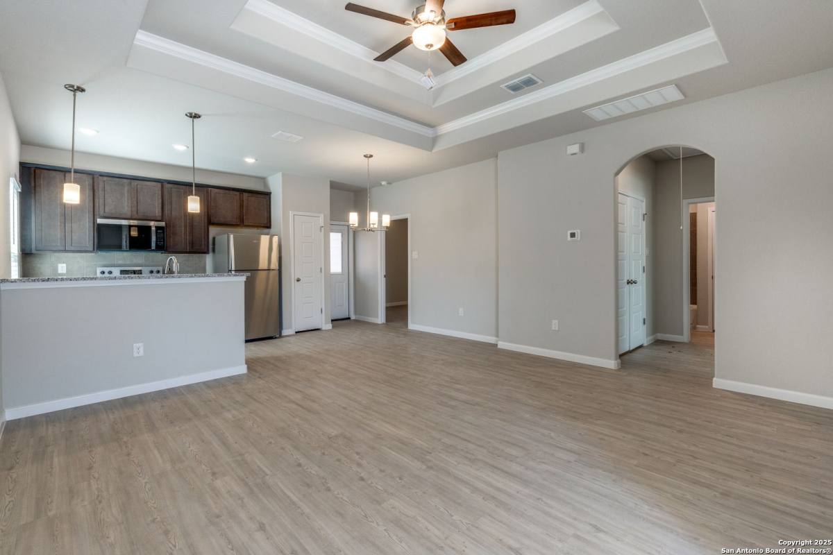 404 Trefger St, Seguin, TX 78155 - House for Rent - Image 4