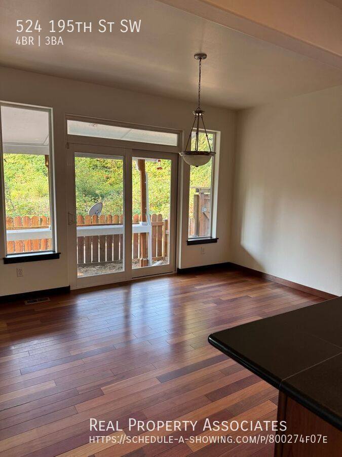 House for rent at 524 195th St SW, Lynnwood, WA 98036