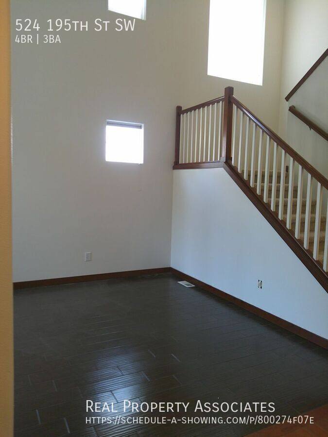 House for rent at 524 195th St SW, Lynnwood, WA 98036