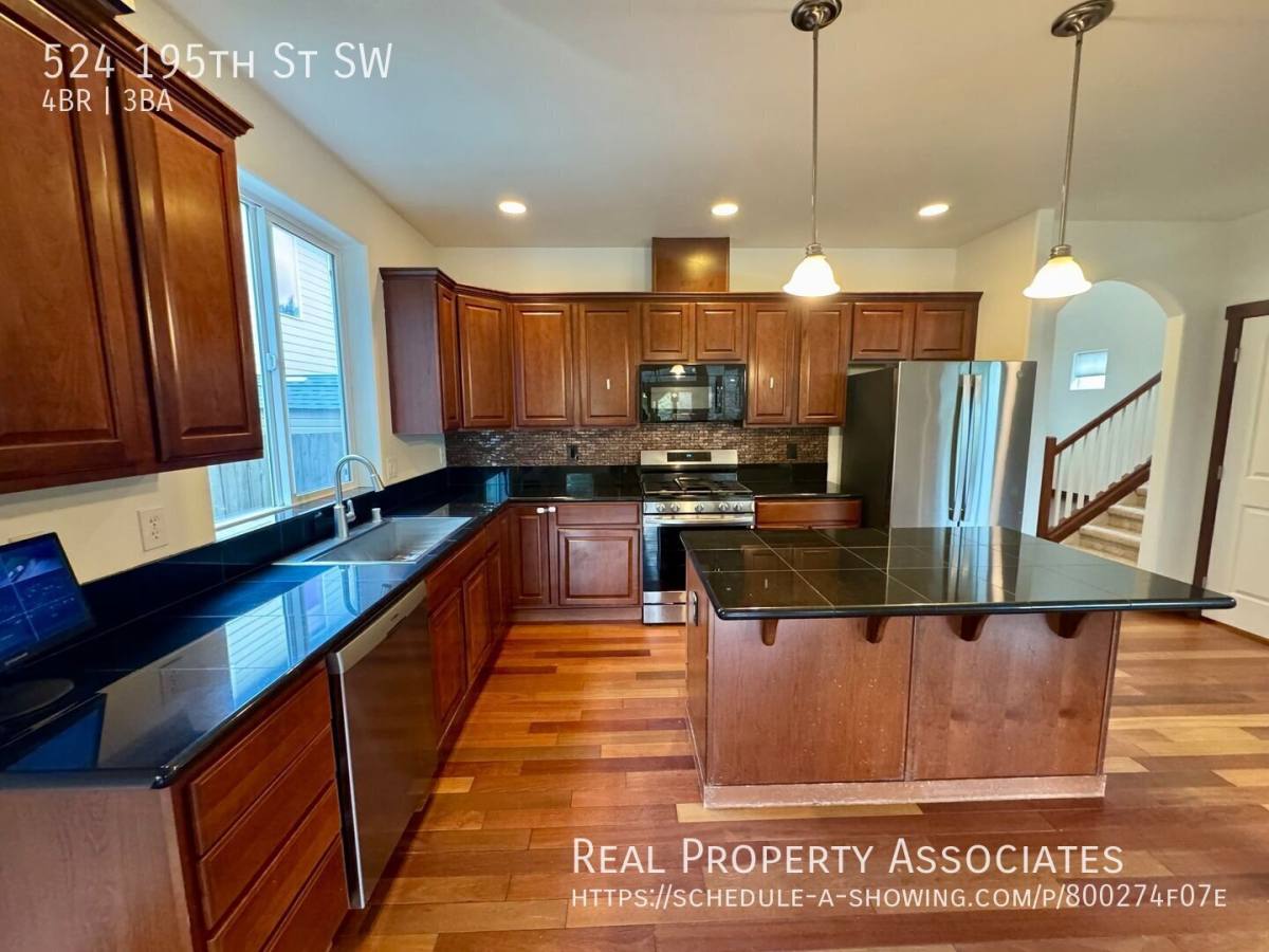 524 195th St SW, Lynnwood, WA 98036 - House for Rent - Image 8