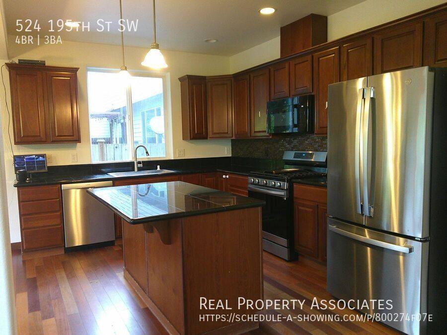 House for rent at 524 195th St SW, Lynnwood, WA 98036