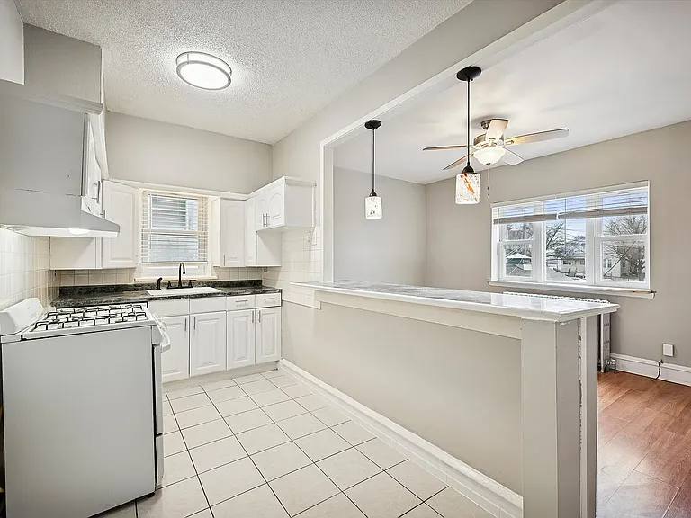 Apartment for rent at 7210 Oxford Ave #B2, Philadelphia, PA 19111
